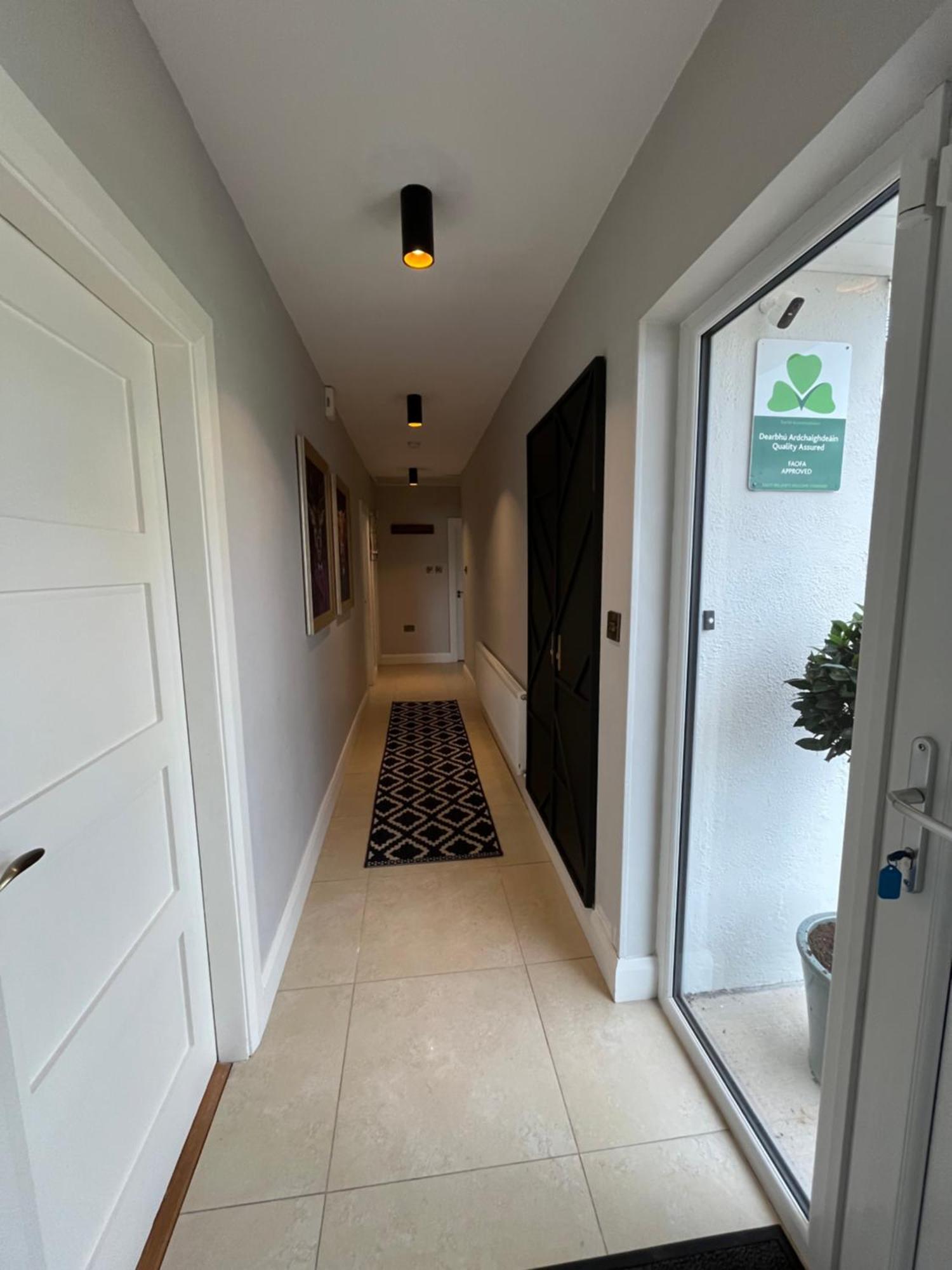 The Hillcrest, Luxury Accommodation In Castleblayney Town Eksteriør billede